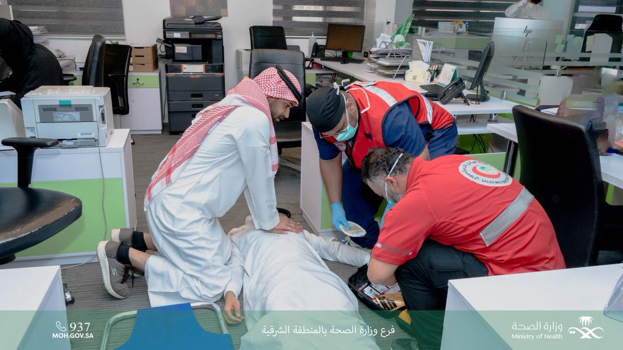 #تغطية| 

نفذ #فرع_وزارة_الصحة_بالمنطقة_الشرقية مُمثلاً في مركز إدارة الأزمات والكوارث الصحية بالتعاون مع فرع هيئة الهلال الأحمر السعودي بالمنطقة الشرقية فرضية مشروع معاذ الذي يهدف إلى توفير بيئة إسعافية آمنة، وتدريب الموظفين على المهارات الإسعافية الأساسية، وتيسير وصول الفرق الإسعافية إلى موقع المريض. 

#صحة_الشرقية